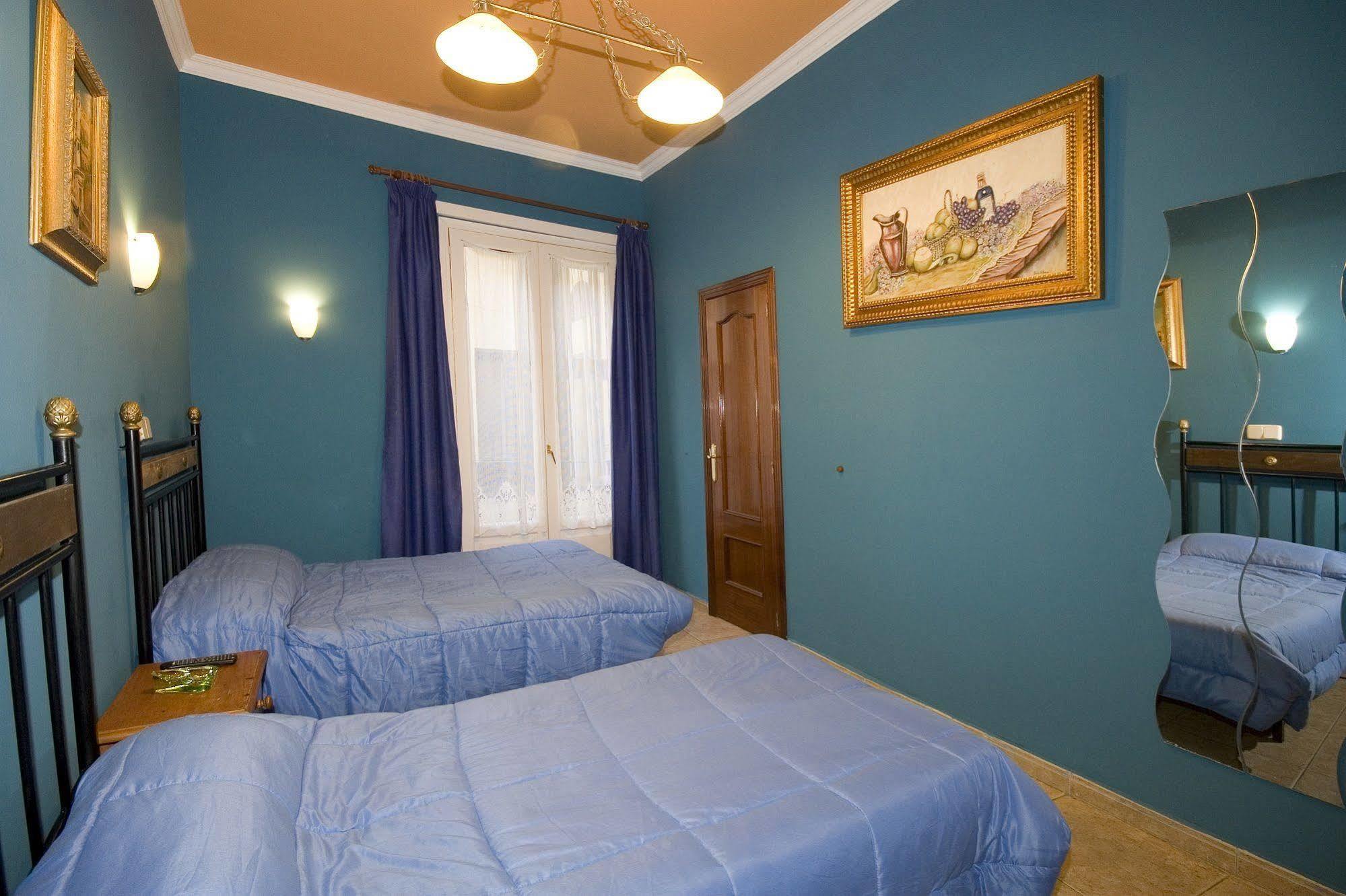 Hostal Rico Madrid Exterior photo